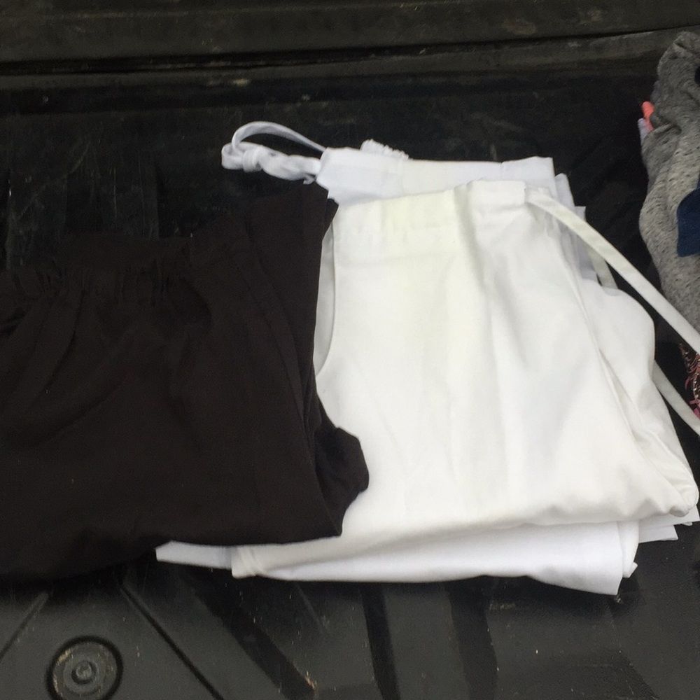 3 Peaches scrub pants black and white size small